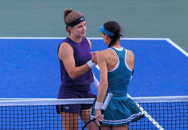 August 28, 2025, Flushing Meadows, New York, USA: Karolina Muchova shakes hands with Sorana Cirstea after winning her match on Day 5 of the 2025 US Open at USTA Billie Jean King National Tennis Center on Thursday August 28, 2025 in the Flushing neighborhood of the Queens borough of New York City. JAVIER ROJAS PI Flushing Meadows USA - ZUMAp124 20250828_zaa_p124_083 Copyright: xJavierxRojasx
