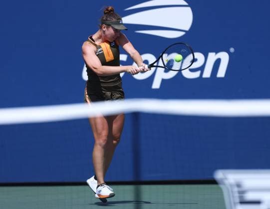 2025 US Open Tennis Championships, Day Five, Billy Jean-King Tennis Centre, Flushing Meadows, New York, USA, 28 08 2025 Linda Noskova (CZE) in action during her second round match against Eva Lys (GER) in the 2025 US Open at Flushing Meadows New York Billy Jean King Tennis Centre, Flushing Meadows New York USA Copyright: xMarkxGreenwoodx