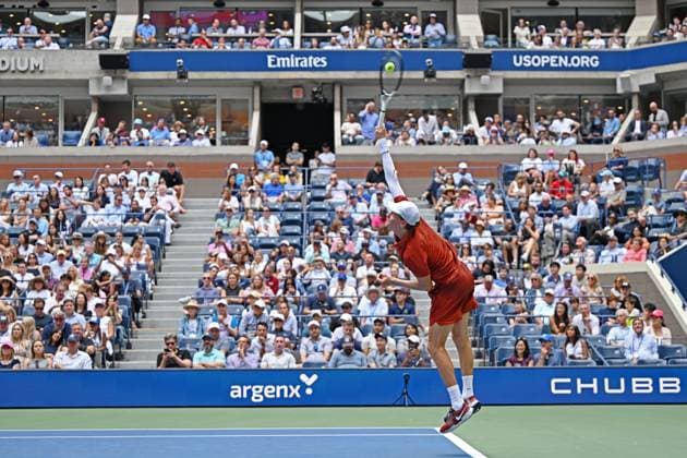 (250829) -- NEW YORK, Aug. 29, 2025 -- Jannik Sinner serves during the men s singles second round match between Jannik Sinner of Italy and Alexei Popyrin of Australia at the 2025 US Open tennis championships in New York, the United States, on Aug. 28, 2025. ) (SP)U.S.-NEW YORK-TENNIS-US OPEN-MEN S SINGLES-SINNER VS POPYRIN LixRui 