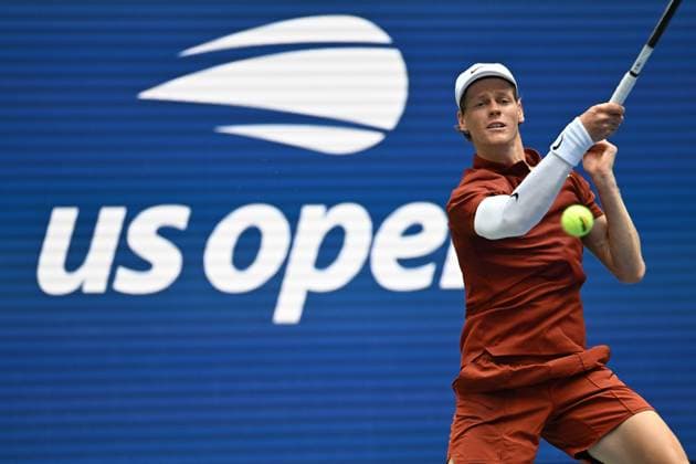 (250829) -- NEW YORK, Aug. 29, 2025 -- Jannik Sinner hits a return during the men s singles second round match between Jannik Sinner of Italy and Alexei Popyrin of Australia at the 2025 US Open tennis championships in New York, the United States, on Aug. 28, 2025. ) (SP)U.S.-NEW YORK-TENNIS-US OPEN-MEN S SINGLES-SINNER VS POPYRIN LixRui 