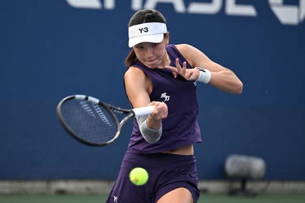 (250829) -- NEW YORK, Aug. 29, 2025 -- Wang Xinyu of China hits a return during the women s singles second round match between Ekaterina Alexandrova of Russia and Wang Xinyu of China at the 2025 US Open tennis championships in New York, the United States, Aug. 28, 2025. ) (SP)U.S.-NEW YORK-TENNIS-US OPEN-WOMEN S SINGLES-ALEXANDROVA VS WANG LixRui 