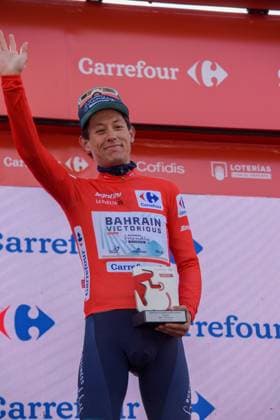 La Vuelta - 80th Tour of Spain 2025 - Stage 6 Torstein Traeen from Norway of Team Bahrain Victorious stands on the podium in stage 6 of La Vuelta 2025, which connects Olot in Girona and Pal in Andorra, on August 28, 2025. Andorra Arinsal Andorra  Copyright: xMartinxSilvaxCosentinox originalFilename:silvacosentino-torstein250828_npFBN.jpg