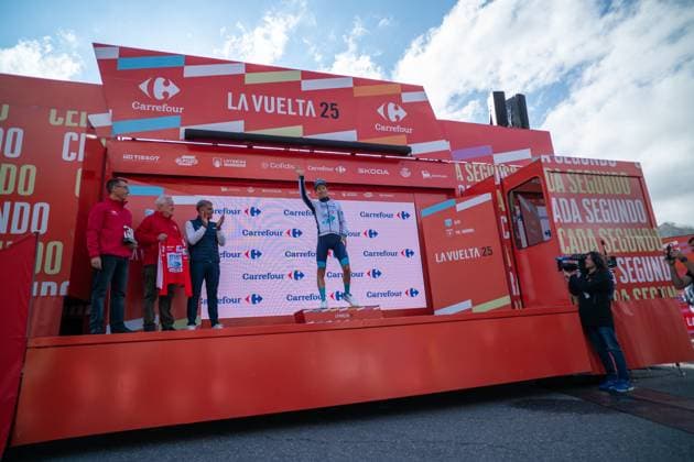 La Vuelta - 80th Tour of Spain 2025 - Stage 6 Torstein Traeen from Norway of Team Bahrain Victorious stands on the podium in stage 6 of La Vuelta 2025, which connects Olot in Girona and Pal in Andorra, on August 28, 2025. Andorra Arinsal Andorra  Copyright: xMartinxSilvaxCosentinox originalFilename:silvacosentino-torstein250828_nplSS.jpg