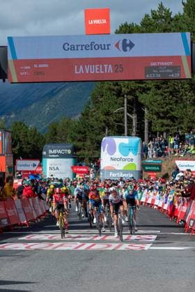 La Vuelta - 80th Tour of Spain 2025 - Stage 6 Cyclists participate in stage 6 of La Vuelta 2025, which connects Olot in Girona and Pal in Andorra, on August 28, 2025. Andorra Andorra  Copyright: xMartinxSilvaxCosentinox originalFilename:silvacosentino-cyclists250828_npKdY.jpg