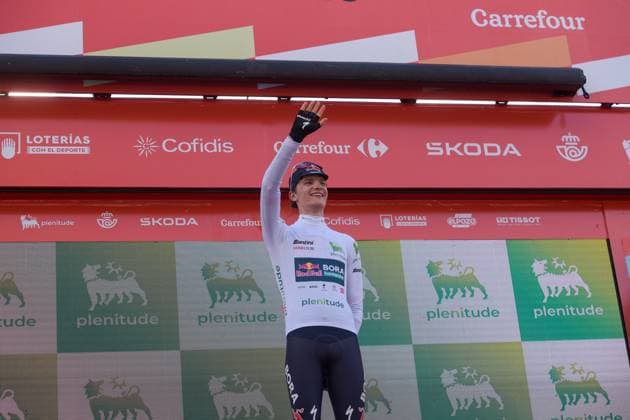 La Vuelta - 80th Tour of Spain 2025 - Stage 6 In Pal, Andorra, on August 28, 2025, Giulio Pellizzari from Italy of the Red Bull - Bora - Hansgrohe team of the UAE Team Emirates XRG stands on the podium in stage 6 of La Vuelta 2025, which connects Olot in Girona and Pal in Andorra in August 2025. Andorra Arinsal Andorra  Copyright: xMartinxSilvaxCosentinox originalFilename:silvacosentino-giuliope250828_npjjc.jpg