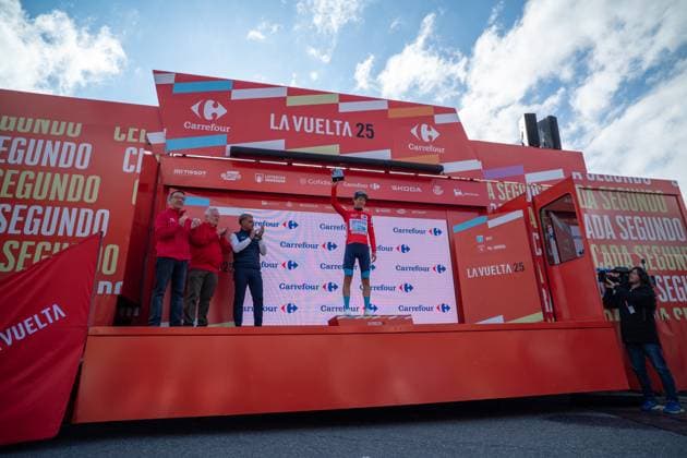 La Vuelta - 80th Tour of Spain 2025 - Stage 6 Torstein Traeen from Norway of Team Bahrain Victorious stands on the podium in stage 6 of La Vuelta 2025, which connects Olot in Girona and Pal in Andorra, on August 28, 2025. Andorra Arinsal Andorra  Copyright: xMartinxSilvaxCosentinox originalFilename:silvacosentino-torstein250828_npEAK.jpg