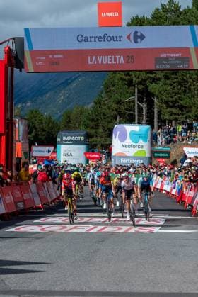 La Vuelta - 80th Tour of Spain 2025 - Stage 6 Cyclists participate in stage 6 of La Vuelta 2025, which connects Olot in Girona and Pal in Andorra, on August 28, 2025. Andorra Andorra  Copyright: xMartinxSilvaxCosentinox originalFilename:silvacosentino-cyclists250828_npkyR.jpg
