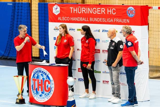 28 08 2025, GER, Handball, Women, Season 2025 2026, Alsco 1 Bundesliga, Thueringer HC Season opening public training Team presentation Julie Holm Thueringer HC,8 Jana Scheib Thueringer HC,20 99947 Bad Langensalza Salza Halle Sporthalle Mehrz Thüringen Germany