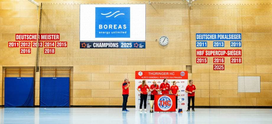 28 08 2025, GER, Handball, Women, Season 2025 2026, Alsco 1 Bundesliga, Thueringer HC Season opening public training Team presentation Christina Loevgren Hallberg Thueringer HC,1 Laura Kuske Thueringer HC,11 Kim Ott Thueringer HC,25 Dilayla Alarslan Thueringer HC,38 99947 Bad Langensalza Salza Halle Sporthalle Mehrz Thüringen Germany