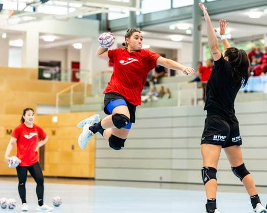 28 08 2025, GER, Handball, Women, Season 2025 2026, Alsco 1 Bundesliga, Thueringer HC Season Opening Public Training Team Presentation Giulia Guarieiro Thueringer HC,13 99947 Bad Langensalza Salza Halle Sporthalle Mehrz Thüringen Germany