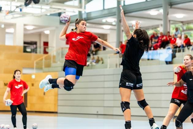 28 08 2025, GER, Handball, Women, Season 2025 2026, Alsco 1 Bundesliga, Thueringer HC Season Opening Public Training Team Presentation Giulia Guarieiro Thueringer HC,13 99947 Bad Langensalza Salza Halle Sporthalle Mehrz Thüringen Germany