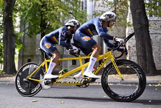 Colombia Nelson Javier Serna Moreno and pilot Marvin Angarita Reyes (MB) pictured in action during the individual time trial at the UCI Para-cycling Road World Championships, Friday 29 August 2025, in Ronse. The UCI Para-Cycling Road World Championships take place from 28 to 31 Augustus in Ronse. JASPERxJACOBS  x132715388x