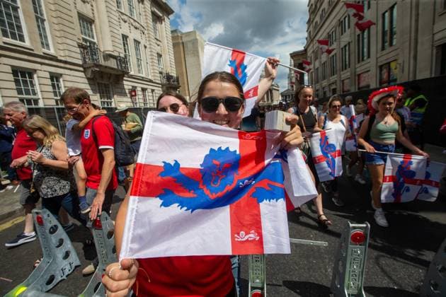 August 1, 2022, London, England, United Kingdom: Fans are seen in Trafalgar Square as Englandâ€⠢s national women football team celebrates Euro 2022 victory on stage. Copyright: xTayfunxSalcix