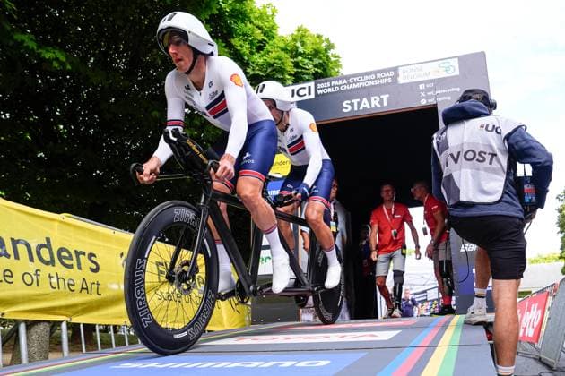 2025 UCI Para-cycling Road World Championships Picture by Olly Hassell SWpix.com - 29 08 2025 - Cycling - 2025 UCI Para-cycling Road World Championships - Ronse, Flanders, Belgium - Men B Individual Time Trial (ITT) - Chris McDonald piloted by Adam Duggleby (Great Britain) Copyright: x xSWpix.comx(t axPhotographyxHubxLtd)xOllyxHassell SWpix.comx SWP-3069-0468