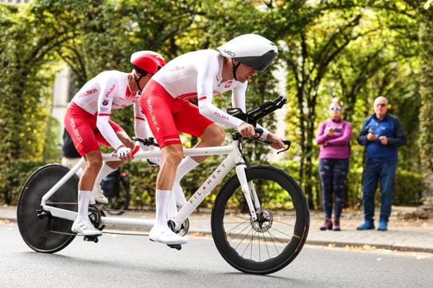 2025 UCI Para-cycling Road World Championships Picture by John Clifton SWpix.com - 29 08 2025 - Cycling - 2025 UCI Para-cycling Road World Championships - Ronse, Flanders, Belgium - Men B Individual Time Trial (ITT) - Piotr Kolodziejczuk piloted by Marcin Bialoblocki (Poland) Copyright: x xSWpix.comx(t axPhotographyxHubxLtd)xJohnxClifton SWpix.comx SWP-3069-0472