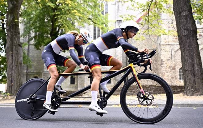 Germany Anja Renner and pilot Antonia Milowsky (WB) pictured in action during the individual time trial at the UCI Para-cycling Road World Championships, Friday 29 August 2025, in Ronse. The UCI Para-Cycling Road World Championships take place from 28 to 31 Augustus in Ronse. JASPERxJACOBS  x132720202x