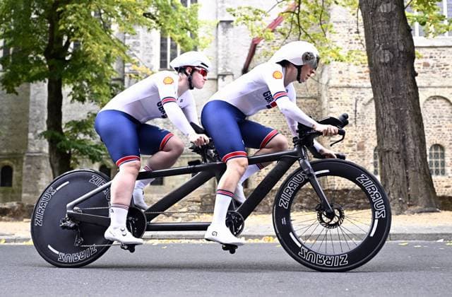 Great Britain Amelia Robertson and pilot Corrine Hall (WB) pictured in action during the individual time trial at the UCI Para-cycling Road World Championships, Friday 29 August 2025, in Ronse. The UCI Para-Cycling Road World Championships take place from 28 to 31 Augustus in Ronse. JASPERxJACOBS  x132720485x