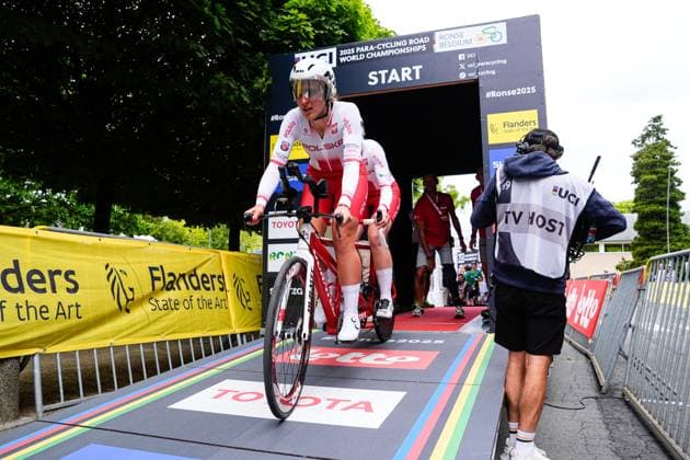 2025 UCI Para-cycling Road World Championships Picture by Olly Hassell SWpix.com - 29 08 2025 - Cycling - 2025 UCI Para-cycling Road World Championships - Ronse, Flanders, Belgium - Women B individual Time Trial (ITT) Dominika Putyra piloted by Dorota Przezak (Poland) Copyright: x xSWpix.comx(t axPhotographyxHubxLtd)xOllyxHassell SWpix.comx SWP-3069-0652