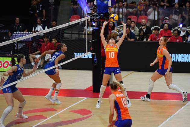 FIVB Volleyball Women™s World Championship, WM, Weltmeisterschaft 2025 Sarah van Aalen 10 of the Netherlands is in action during the FIVB Volleyball Women s World Championship 2025 round of 16 between the Netherlands and Serbia at Indoor Stadium Hua-Mak in Bangkok, Thailand, on August 29, 2025. Bangkok Thailand  Copyright: xVachiraxVachirax originalFilename:kalong-volleyba160101_np7CZ.jpg