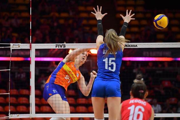 FIVB Volleyball Women™s World Championship, WM, Weltmeisterschaft 2025 Britte Stuut 21 of the Netherlands is in action during the FIVB Volleyball Women s World Championship 2025 round of 16 between the Netherlands and Serbia at Indoor Stadium Hua-Mak in Bangkok, Thailand, on August 29, 2025. Bangkok Thailand  Copyright: xVachiraxVachirax originalFilename:kalong-volleyba160101_npFyD.jpg
