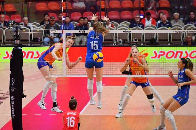 FIVB Volleyball Women™s World Championship, WM, Weltmeisterschaft 2025 Britte Stuut 21 of the Netherlands is in action during the FIVB Volleyball Women s World Championship 2025 round of 16 between the Netherlands and Serbia at Indoor Stadium Hua-Mak in Bangkok, Thailand, on August 29, 2025. Bangkok Thailand  Copyright: xVachiraxVachirax originalFilename:kalong-volleyba160101_npJaF.jpg