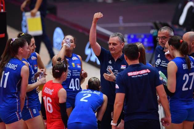 FIVB Volleyball Women™s World Championship, WM, Weltmeisterschaft 2025 Zoran Terzic, head coach of Serbia, is in action during the FIVB Volleyball Women s World Championship 2025 round of 16 between the Netherlands and Serbia at Indoor Stadium Hua-Mak in Bangkok, Thailand, on August 29, 2025. Bangkok Thailand  Copyright: xVachiraxVachirax originalFilename:kalong-volleyba160101_npOVx.jpg