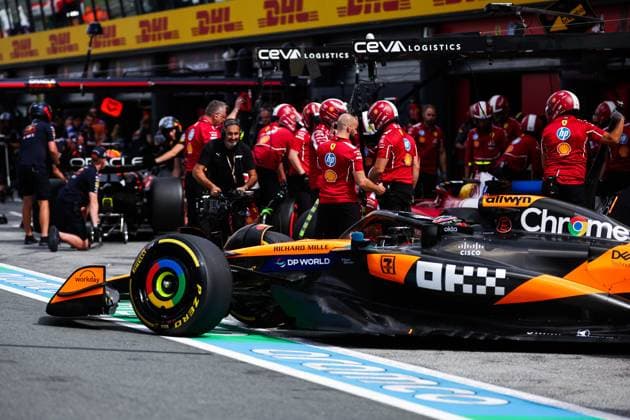 F1 - DUTCH GRAND PRIX 2025 81 PIASTRI Oscar (aus), McLaren F1 Team MCL39, action during the 2025 Formula 1 Heineken Dutch Grand Prix, 15th round of the 2025 FIA Formula One World Championship, WM, Weltmeisterschaft from August 29 to 31, 2025 on the Zandvoort Circuit, in Zandvoort, Netherlands - ZandvoortNetherlands  Copyright: xEricxAlonsox