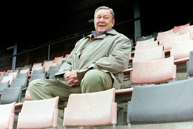 980330 Fotboll, Uefa: Lennart Johansson pa läktaren. *** 980330 Football, Uefa Lennart Johansson in the stands  Copyright: BILDBYRAN BB980330BB031
