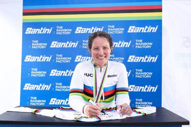 2025 UCI Para-cycling Road World Championships Picture by John Clifton SWpix.com - 29 08 2025 - Cycling - 2025 UCI Para-cycling Road World Championships - Ronse, Flanders, Belgium - Women C3 Individual Time Trial (ITT) Podium - Emily Petricola (Australia) signs the Santini World Champions Jersey Copyright: x xSWpix.comx(t axPhotographyxHubxLtd)xJohnxClifton SWpix.comx SWP-3069-0852