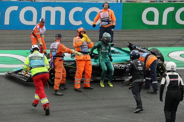 F1 Grand Prix of Netherlands - Practice Lance Stroll of Canada and the Aston Martin Aramco F1 Team drives the Aston Martin AMR25 and crashes during the second practice session before the Formula 1 Heineken Dutch Grand Prix at Circuit Zandvoort in Zandvoort, Netherlands, on August 29, 2025. Zandvoort Netherlands  Copyright: xPiotrxZajacx originalFilename:zajac-formula1250829_npWfF.jpg
