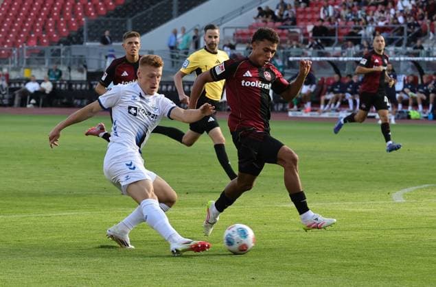 29 08 2025 Soccer Season 2025 2026 2 Soccer Bundesliga 04 Matchday 1 FC Nürnberg FCN Club SC Paderborn 07 SCP Sportfoto Zink DaMa xdaxmax DFL regulations prohibit any use of photographs as image sequences and or quasi video only for editorial use Laurin Curda 17, SC Paderborn 07 with goal shot gg Henri Koudossou 8, 1 FC Nürnberg FCN