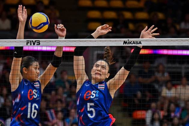 Japan v Thailand - FIVB Women’s World Volleyball Championship BANGKOK, THAILAND - AUGUST 29: Thatdao Nuekjang (5) and Pimpichaya Kokram (16) of Thailand in action during the FIVB Women’s World Volleyball Championship match between Japan and Thailand at Huamark Indoor Stadium in Bangkok, Thailand, on August 29, 2025. Mustafa Hatipoglu Anadolu Banghok Thailand. Editorial use only. Please get in touch for any other usage.  Copyright: x2025xAnadoluxMustafaxHatipoglux