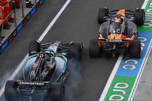 29 08 2025, xrarjax, Motorsport FIA Formula 1, 2025 Dutch Grand Prix v l George Russell Mercedes AMG Petronas starting number 63 Oscar Piastri McLaren starting number 81 almost collide in the pit lane DFL DFB REGULATIONS PROHIBIT ANY USE OF PHOTOGRAPHS as IMAGE SEQUENCES and or QUASI VIDEO Zandvoort