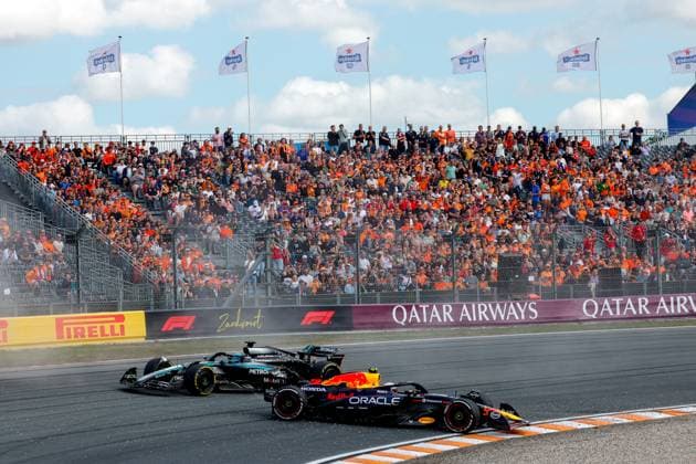 22 Yuki Tsunoda JPN, Oracle Red Bull Racing , 63 George Russell GBR, Mercedes AMG Petronas F1 Team , F1 Grand Prix of the Netherlands at Circuit Zandvoort on August 29, 2025 in Zandvoort, Netherlands Photo by HOCH ZWEI Zandvoort Netherlands