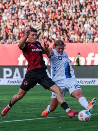 Semir Telalovic 9 1FC Nuernberg in front of Felix Goetze 20 SC Paderborn 07 on the ball, action, goal chance, 1 FC Nuernberg vs SC Paderborn 07, DFL, 2 Bundesliga, Saison 2025 2026, Max Morlock Stadion, 4 Spieltag, Hinrunde, 29 08 2025 DFB regulations prohibit any use of photographs as image sequences and or quasi video Nuernberg Bayern Germany Copyright: xkolbert-press MartinxAgüerax