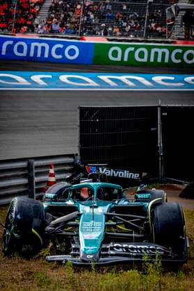 Formule 1 driver Lance Stroll of Aston Martin crashes with his car during the match Formula 1 Zandvoort friday 2025, free practice at the Formula 1 circuit Zandvoort for the Formula One Zandvoort friday 2025 season 2025 2026 in ZANDVOORT, Netherlands on 29 august 2025, photo by Marcel van Dorst EYE4images DeFodi Images