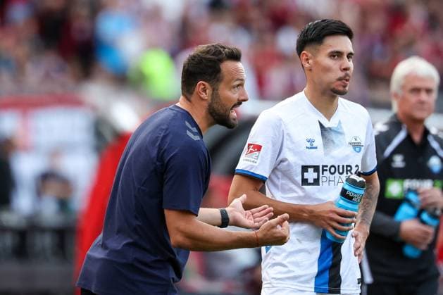 Head coach Ralf Kettemann SC Paderborn 07 calls , gives instructions, 1 FC Nuernberg vs SC Paderborn 07, DFL, 2 Bundesliga, Saison 2025 2026, Max Morlock Stadion, 4 Spieltag, Hinrunde, 29 08 2025 DFB regulations prohibit any use of photographs as image sequences and or quasi video Nuernberg Bayern Germany Copyright: xkolbert-press MartinxAgüerax