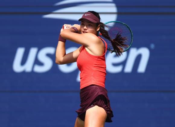2025 US Open Tennis Championships, Day six, Billy Jean-King Tennis Centre, Flushing Meadows, New York, USA, 29 08 2025 Emma Raducanu (GBR) in action during her third round match against Elana Rybakina (KAZ) in the 2025 US Open at Flushing Meadows New York Billy Jean King Tennis Centre, Flushing Meadows New York USA Copyright: xMarkxGreenwoodx
