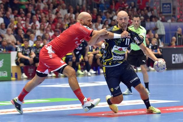 Lukas Sandell Rhein Neckar Loewen 11 on the ball , Adrian Sipos MT Melsungen 8 L , GER, MT Melsungen Rhein Neckar Loewen, Handball, 1 Bundesliga, 1 Matchday, Season 2025 2026, 29 08 2025, GER, MT Melsungen Rhein Neckar Loewen, Handball, 1 Bundesliga, 1 Matchday, Season 2025 2026, 29 08 2025 Kassel Copyright: xEibner-Pressefotox xRolandxSippelx EP_RSL