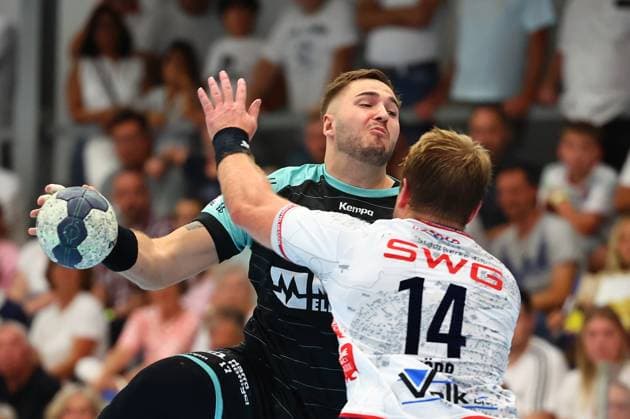 Niklas Diebel Oppenweiler in a duel with Moritz Zoerb Huettenberg TV Huettenberg vs HC Oppenweiler Backnang, Handball, 2 Bundesliga, 29 08 2025 TV Huettenberg vs HC Oppenweiler Backnang, Handball, 2 Bundesliga, 29 08 2025 Huettenberg Copyright: xEibner-Pressefotox EP_RWS