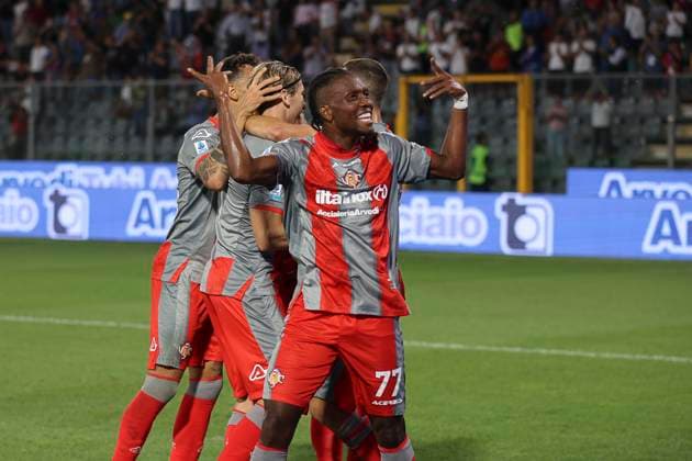 August 29, 2025, Cremona: US Cremonese s Manuel De Luca celebrates after scoring during the italian soccer Serie A match between US Cremonesee vs US Sassuolo on august 30, 2025 at the Renato Zini stadium in Cremona, Italy. ANSA . Soccer: Serie A; Cremonese Vs Sassuolo  - ZUMAa110 20250829_zaf_a110_064 Copyright: xDavidexCasentinix