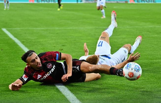 29 08 2025 Soccer Season 2025 2026 2 Soccer Bundesliga 04 Matchday 1 FC Nürnberg FCN Club SC Paderborn 07 SCP Sportfoto Zink xwoxzix DFL regulations prohibit any use of photographs as image sequences and or quasi video only for editorial use Berkay Yilmaz 21, 1 FC Nürnberg FCN Laurin Curda 17, SC Paderborn 07