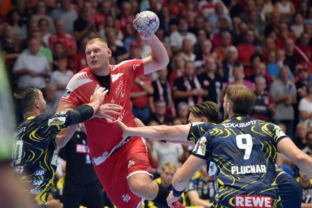 Dainis Kristopans MT Melsungen 10 on the ball , Jannik Kohlbacher Rhein Neckar Loewen 80 L , Steven Plucnar Jacobsen Rhein Neckar Loewen 9 , GER, MT Melsungen Rhein Neckar Loewen, Handball, 1 Bundesliga, 1 Matchday, Season 2025 2026, 29 08 2025, GER, MT Melsungen Rhein Neckar Loewen, Handball, 1 Bundesliga, 1 Matchday, Season 2025 2026, 29 08 2025 Kassel Copyright: xEibner-Pressefotox xRolandxSippelx EP_RSL