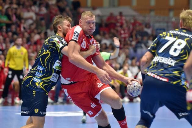 Dainis Kristopans MT Melsungen 10 on the ball , Steven Plucnar Jacobsen Rhein Neckar Loewen 9 L , Edwin Aspenbaeck Rhein Neckar Loewen 78 , GER, MT Melsungen Rhein Neckar Loewen, Handball, 1 Bundesliga, 1 Matchday, Season 2025 2026, 29 08 2025, GER, MT Melsungen Rhein Neckar Loewen, Handball, 1 Bundesliga, 1 Matchday, Season 2025 2026, 29 08 2025 Kassel Copyright: xEibner-Pressefotox xRolandxSippelx EP_RSL