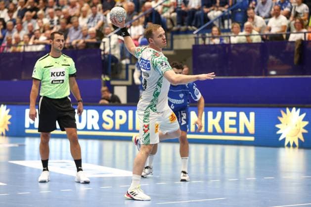 29 08 2025, xgox, Handball Daikin HBL TBV Lemgo Lippe SC Magdeburg emspor, v l Omar Ingi Magnusson Magdeburg, 14 at seven-meter Lemgo