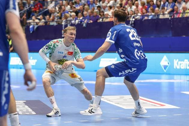 29 08 2025, xgox, Handball Daikin HBL TBV Lemgo Lippe SC Magdeburg emspor, v l Gisli Thorgeir Kristjansson Magdeburg, 10 , Hendrik Wagner Lemgo, 28 duel, duel, fight, tackle Lemgo