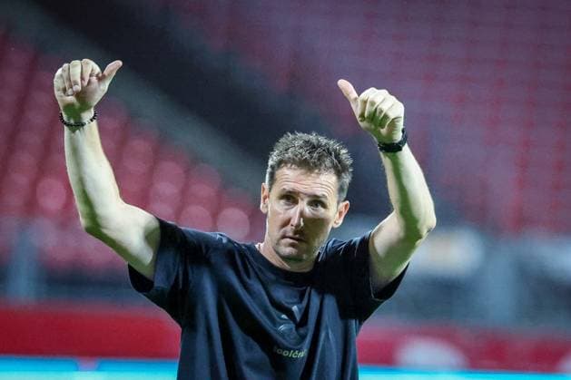 Head coach Miroslave Klose 1 FC Nuernberg thanks the fans after the home match, 1 FC Nuernberg vs SC Paderborn 07, DFL, 2 Bundesliga, Saison 2025 2026, Max Morlock Stadion, 4 Spieltag, Hinrunde, 29 08 2025 DFB regulations prohibit any use of photographs as image sequences and or quasi video Nuernberg Bayern Germany Copyright: xkolbert-press MartinxAgüerax