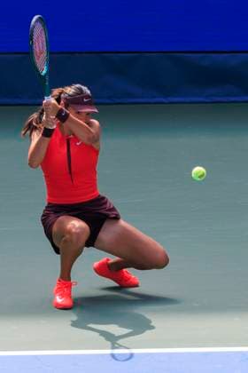 August 29, 2025, Flushing Meadows, New York, USA: Emma Raducanu hits a double backhand return during a match against Elena Rybakina on Day 6 of the 2025 US Open at USTA Billie Jean King National Tennis Center on Friday August 29, 2025 in the Flushing neighborhood of the Queens borough of New York City. JAVIER ROJAS PI Flushing Meadows USA - ZUMAp124 20250829_zaa_p124_001 Copyright: xJavierxRojasx