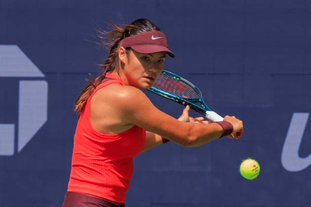 August 29, 2025, Flushing Meadows, New York, USA: Emma Raducanu hits a backhand return during a match against Elena Rybakina on Day 6 of the 2025 US Open at USTA Billie Jean King National Tennis Center on Friday August 29, 2025 in the Flushing neighborhood of the Queens borough of New York City. JAVIER ROJAS PI Flushing Meadows USA - ZUMAp124 20250829_zaa_p124_019 Copyright: xJavierxRojasx