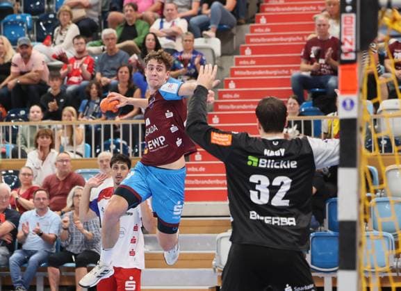 GER HBL2 Season 2025 2026 VfL Potsdam vs HBW Balingen Weilstetten, 29 08 25, MBS Arena, Potsdam Nils FUHRMANN 1 VfL Potsdam 27 , Benedek NAGY HBW Balingen Weilstetten 32
